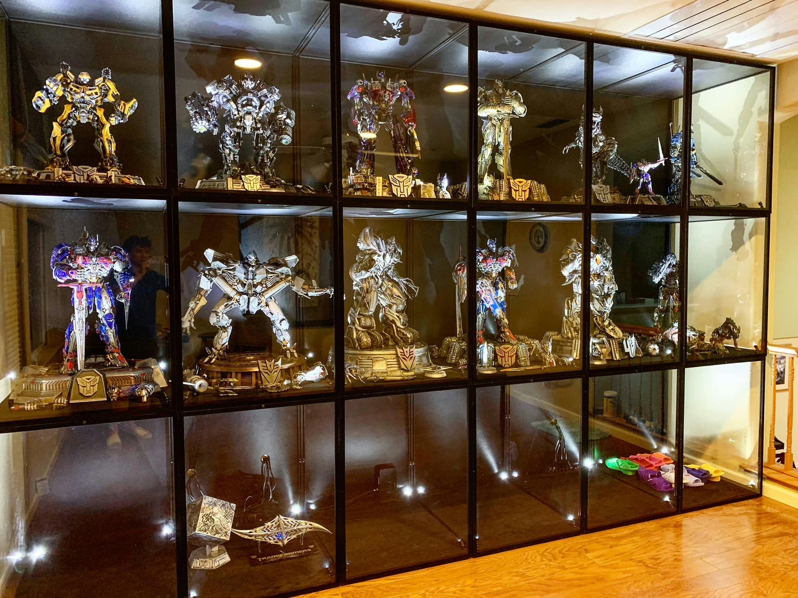 How to Choose a Display Case for 1/4 and 1/3 Scale Statues